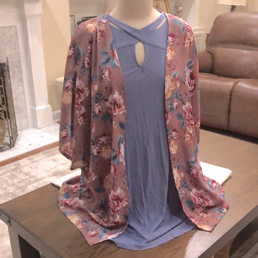 Dusty rose/ floral kimono; no flaws or stains